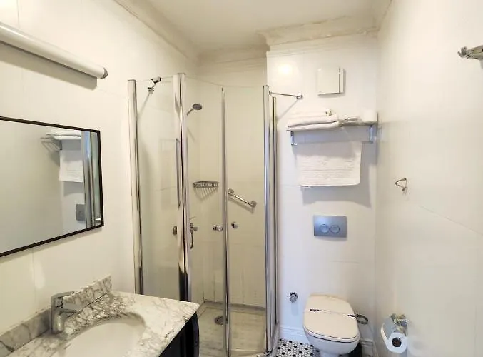 Frame Galata Hotel 3*